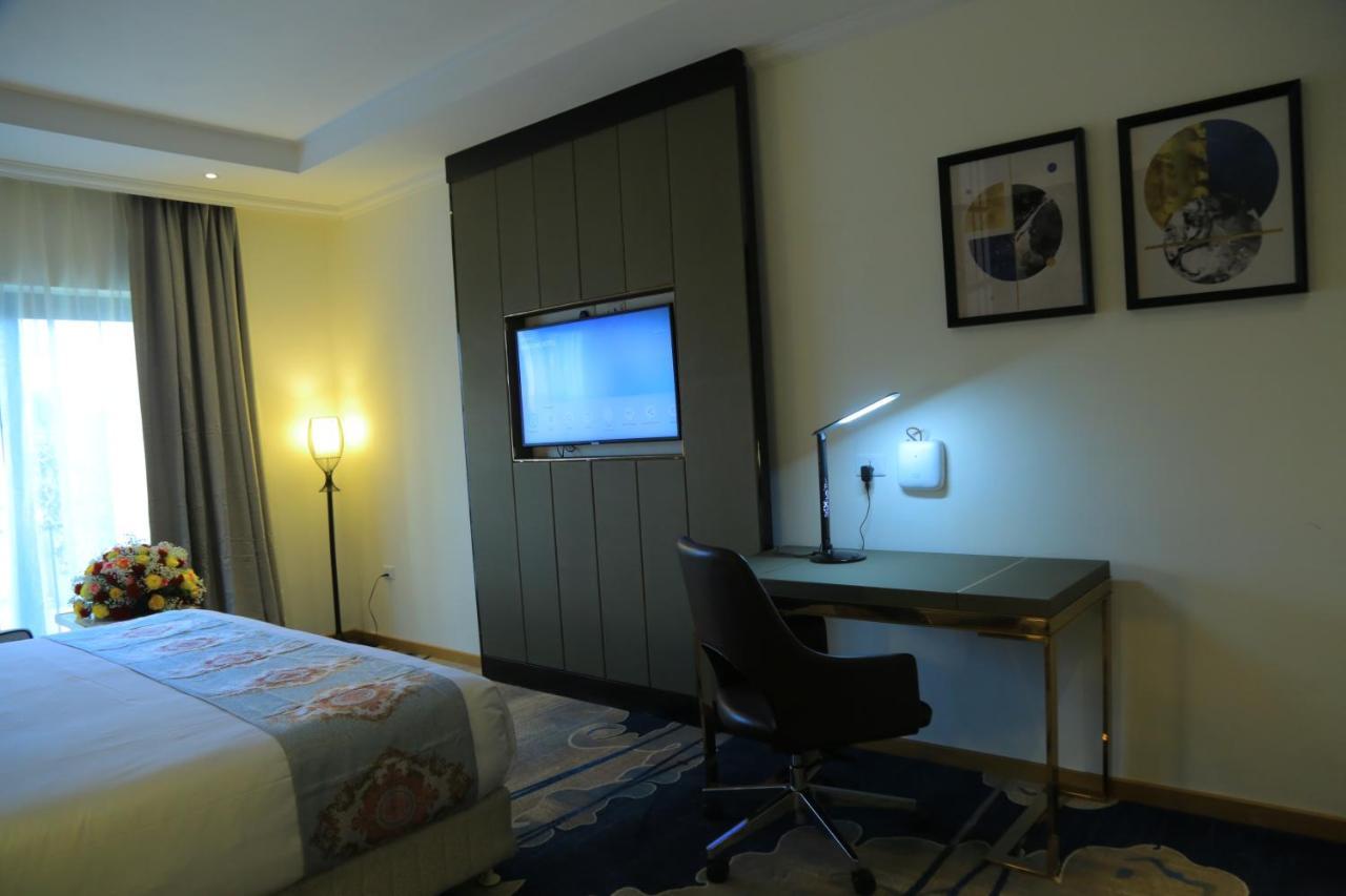 Check Inn Hotel 亚的斯亚贝巴 外观 照片