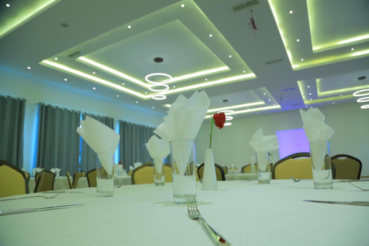 Check Inn Hotel 亚的斯亚贝巴 外观 照片