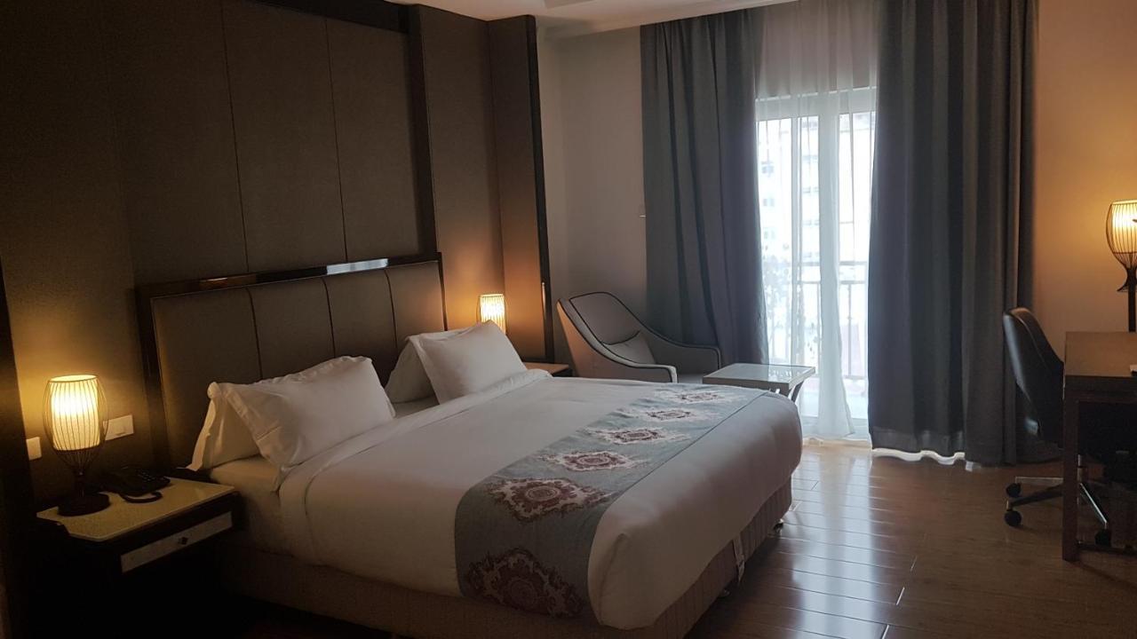 Check Inn Hotel 亚的斯亚贝巴 外观 照片